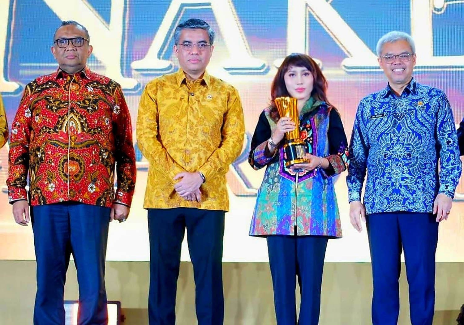 nakerrrrr.jpg